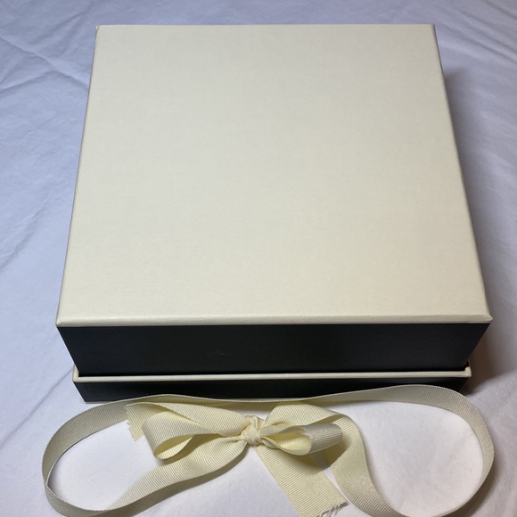 EMPTY Jo Malone 100ml Gift Box with Bow - Picture 3 of 3